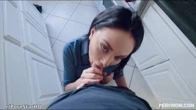 Brooke Beretta - Horny Mom Pov
