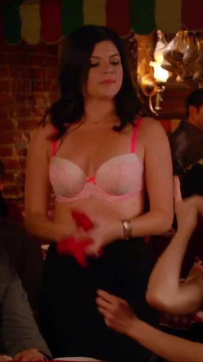Casey Wilson - Happy Endings