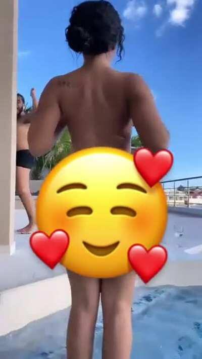 We already saw that ass so why hide it damm