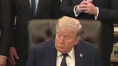 Trump falls asleep at a meeting in the Oval Office