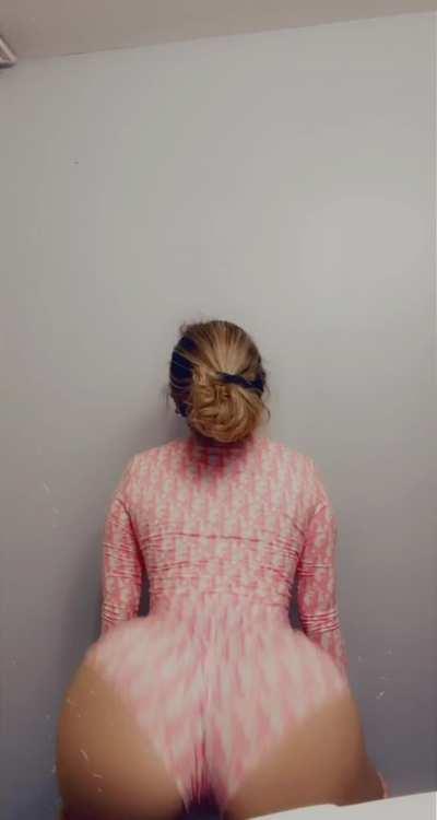 I throw that ass back to se wig he gon catch it