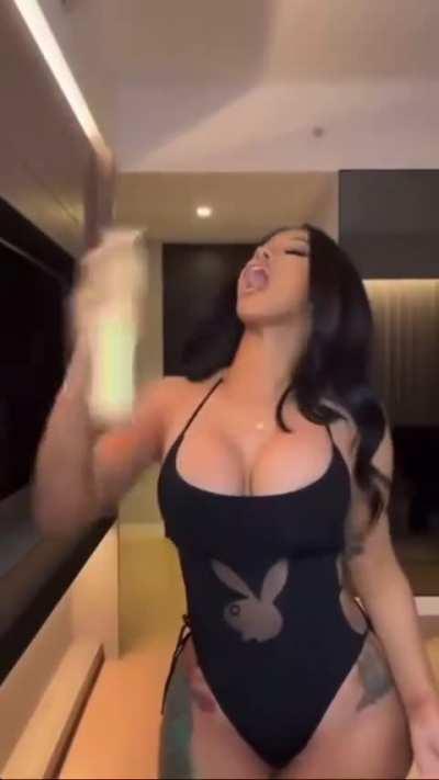 Wishing Cardi was drinking my milk like that 😍