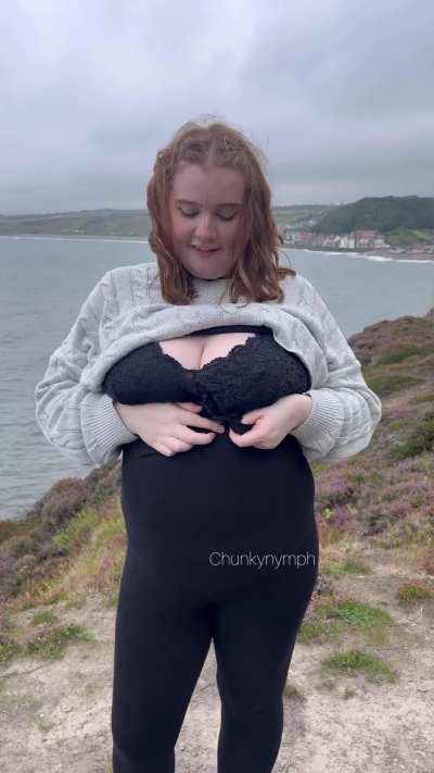 A very pregnant flash [gif]