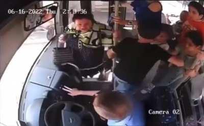 Aggressive Lady forced off the bus