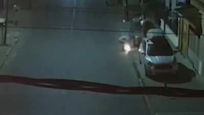 Haedo: Quiso prender fuego un local de Juntos por el Cambio y terminó envuelto en llamas