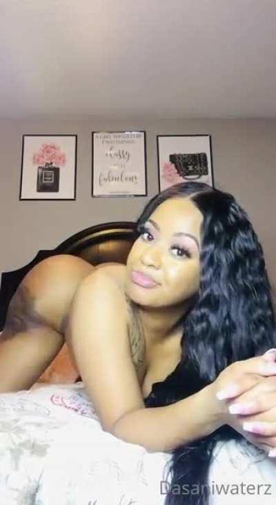 That arch tho 🍑😩😩💦