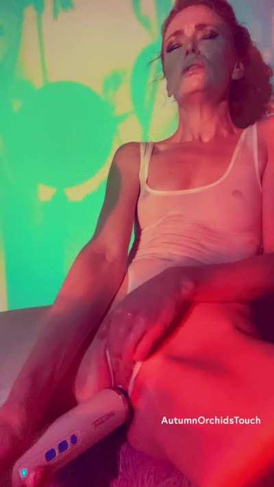 Sensual warm-up, clit-rubbing & vibrator orgasms, Hitachi head insertion, and a seductive wind-down...