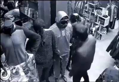 Адин против четверых вышел, жи есть, крачаучик