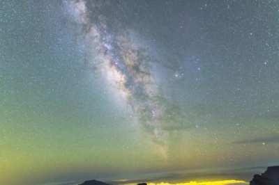Earth rotation, long exposure Milky Way, and sea of clouds