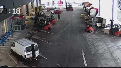 Not sure if this fits here, but this is a funny PublicFreakout with some funny commentary *Sound on.