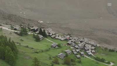 The moment the glacier collapses in Switzerland and the aftermath