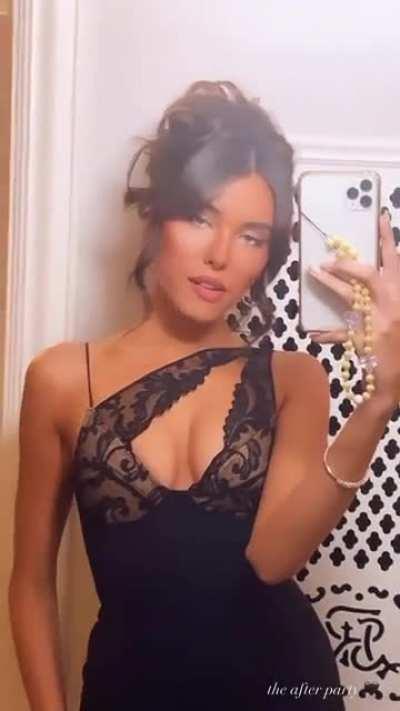 Her looks are just insane so beautiful