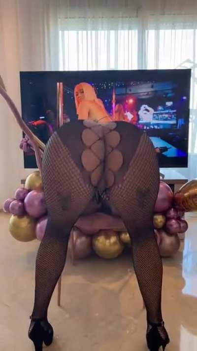 41yo mom, would you still tongue fuck my pussy ? (F)