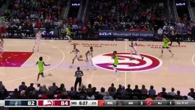 [Highlight] Onyeka Okongwu and John Collins get big blocks on back to back possessions