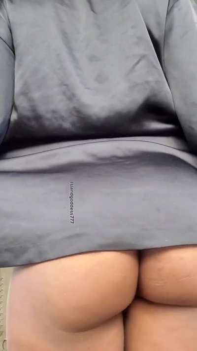 Just a girl that never gets tired of flashing my ass on reddit