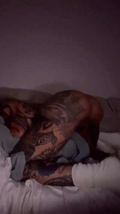 Tatted Milf Ass Shaking 🍑