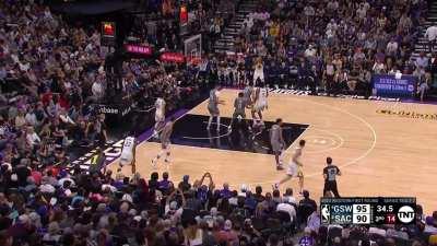 [Highlight] Draymond Green with the corner 3-pointer to give him 18 points.