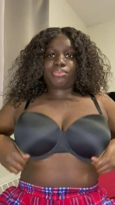 I Love Showing My Titties!!