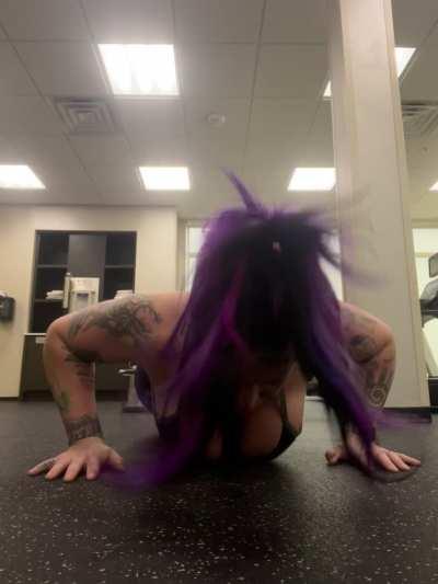 Getting it in at the hotel gym, wanna get it in? [f]