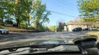 Almost got hit just chilling at the redlight. 