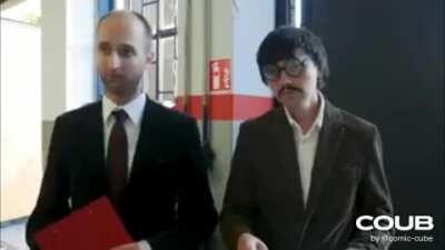 - А вот этот чувак у вас легально работает? - Да, конечно - Позовите его сюда. - Сергей! Уёбывай отсюда!