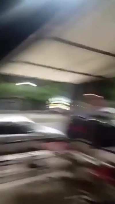 Wilde: Fue a cenar con su familia y los echaron porque la criatura lloraba, escrachó la fachada del local