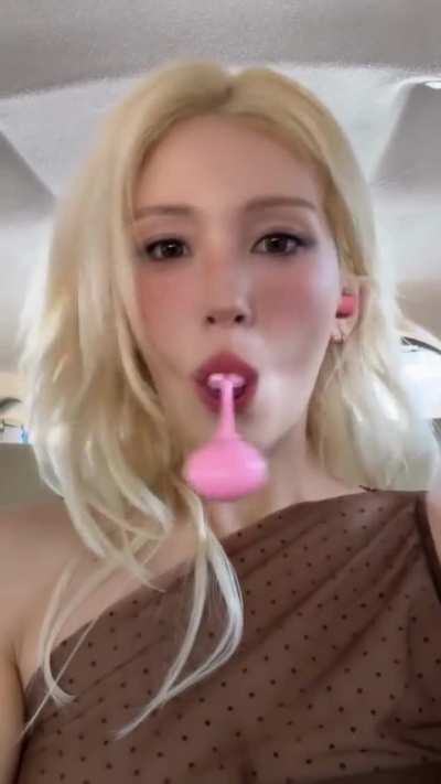 Jeon Somi (Soloist)