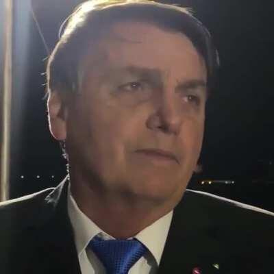 No dia que o Brasil tem 4,2 mil mortos por covid-19, Bolsonaro diz que 
