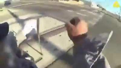 [USA] Man in wheelchair stuck on train tracks saved by police officer