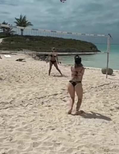More beach volleyball booty