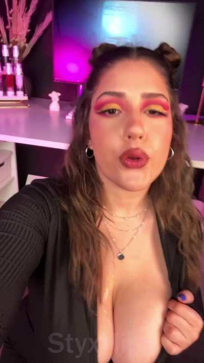 [OC] - What's wrong, does mommy's spit do things to you?