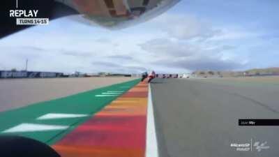&Aacute;lex M&aacute;rquez's overtake of Maverick Vi&ntilde;ales (Teruel GP, all angles)