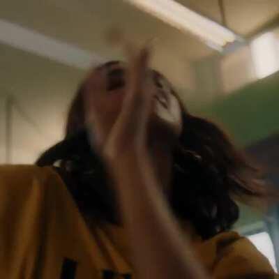 FUCK! Just look at that ass of Deepika Padukone 🍑😍 We get a clear shot of her walking in those skinny jeans *NEW*