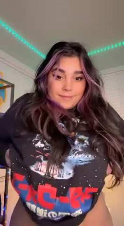 Say “Hi” if you want my curvy nudes to cum on💦