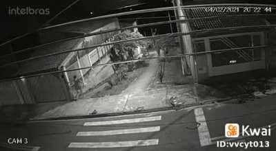 Brazil: cat running from the dog, burglar running from the police, and a guy running from his wife (SFW)