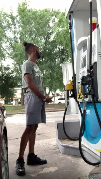 Pulled over at the gas station & started stroking my DICK 🤤