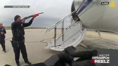 Wisconsin man hijacks jet after stealing 2 cartons of Marlboros