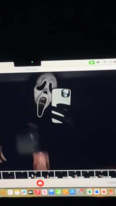 What’s wrong? It looks like you’ve seen a ghost! 💀🖤