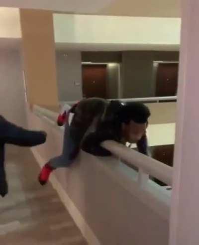 “Debeemaidatshit”-perc demon ralo