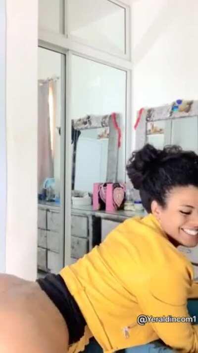 Dominicana mami throwing it back pantyless