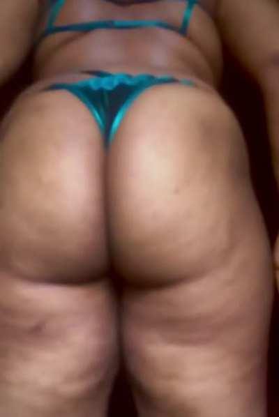 Love watching my ass shake🍑, remember to follow my twitter 🐦