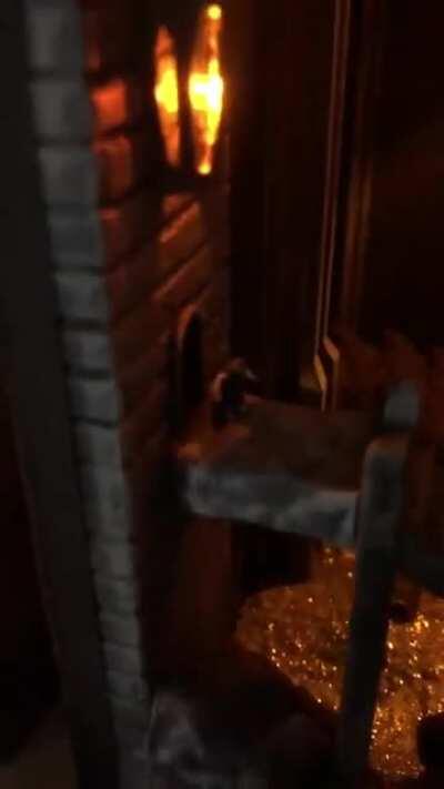 My first book nook. The Hobbit. 3D printed, painted, and wired. Credit to “o4saken” on Thingiverse for the original design.