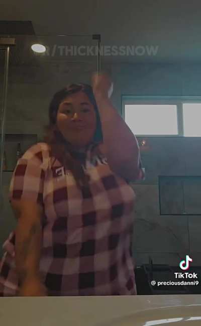 Spanish BBW throwing ass 🤤🤤😋