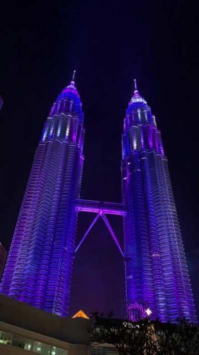 Petronas Twin Towers Light Show for NYE countdown. 📷: petronastwintowers on IG