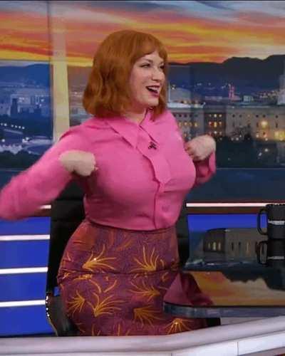 Christina Hendricks bouncing