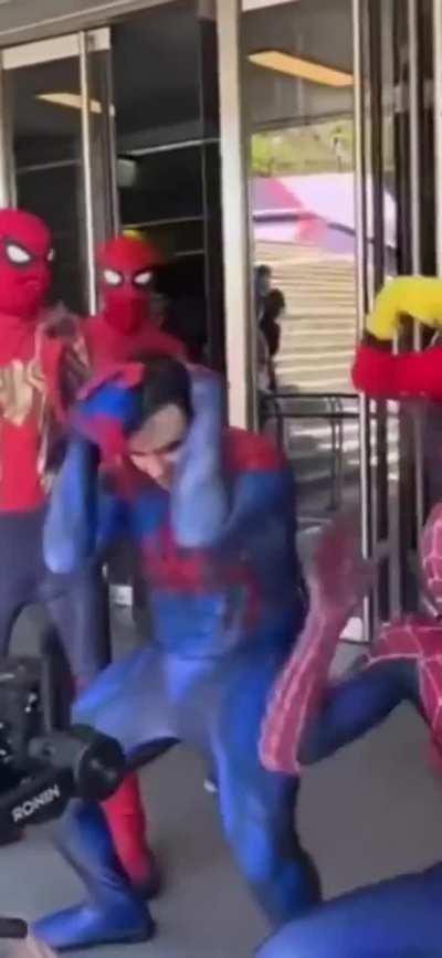 Todos los spiderman en el obelisco 