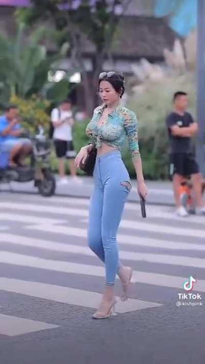 Chinese Street fashion boob jiggle