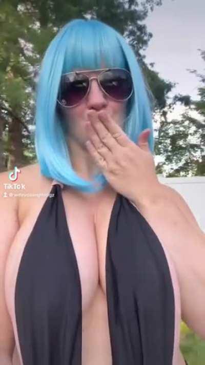 Giant tits - Wifeydoingthingz (Tastietreetz on OF)