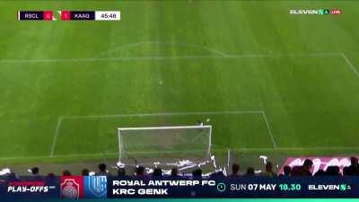 Gift Orban hits crossbar from kickoff 