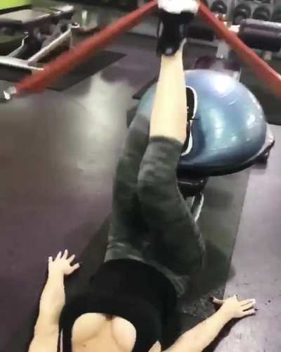 Scarlett looks so hot when she works out that perfect body